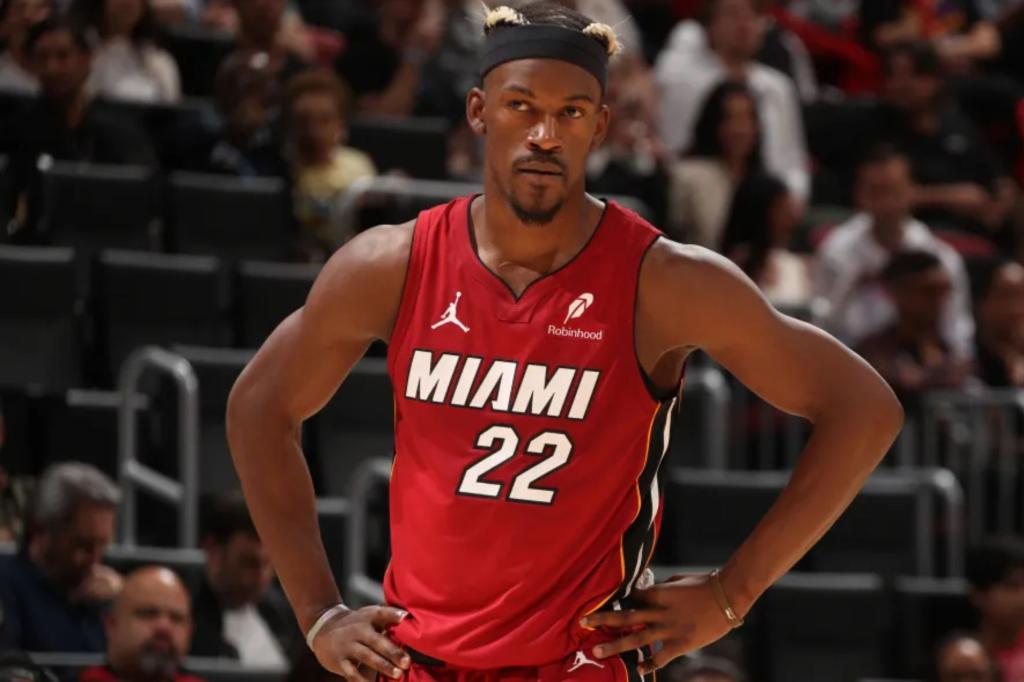 تثير التجارة غير العادية بين Jazz-Suns شائعات عن جيمي بتلر