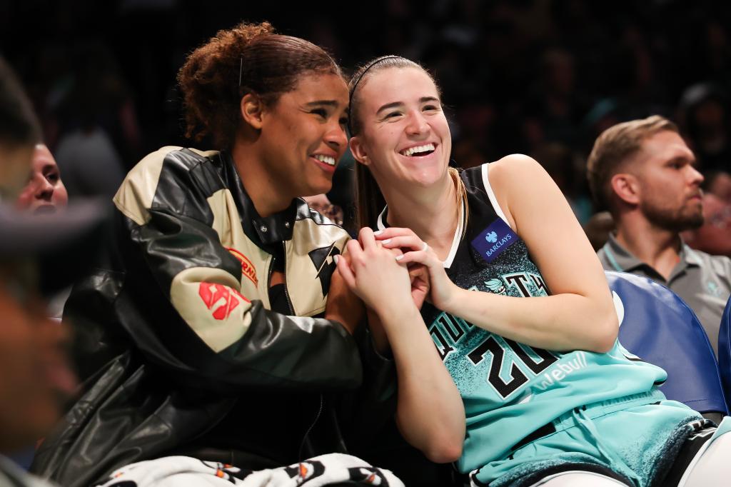 سابرينا أيونيسكو ، نيارا تعود إلى ولاية أوريغون من أجل الحرية قبل الموسم