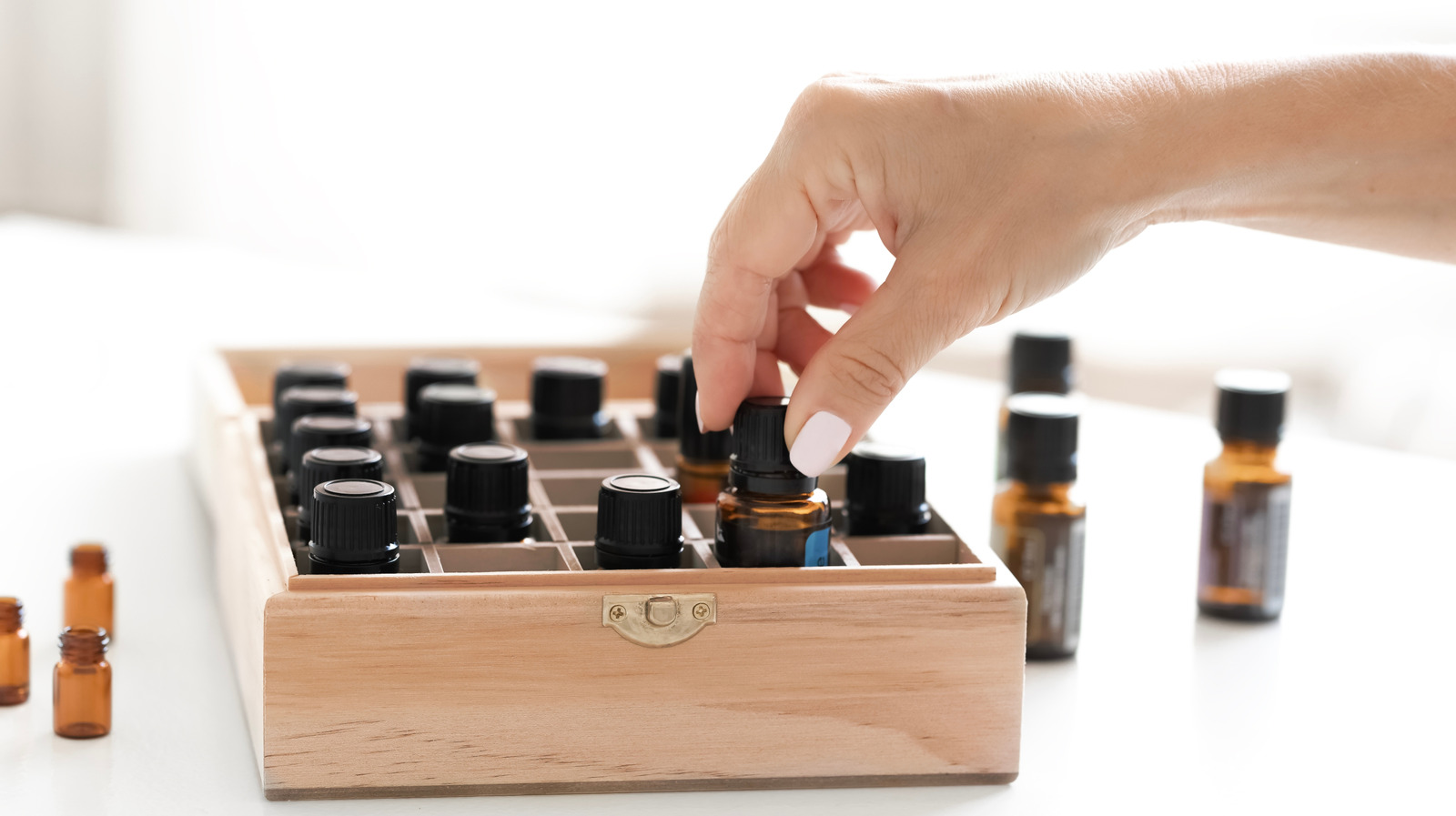 طرق لاستخدام الزيوت العطرية القديمة أو منتهية الصلاحية حول المنزل