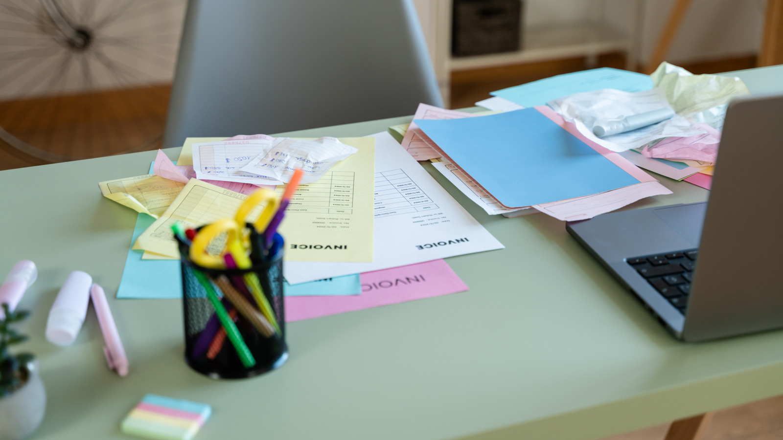 كيفية إلغاء الأقلام ومستلزمات القرطاسية الأخرى