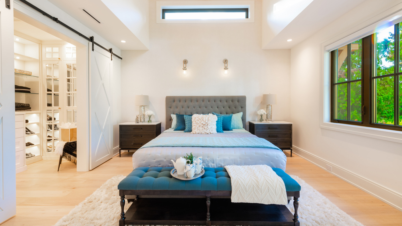 ترقية باب الخزانة الجمالية التي تجعل أي غرفة تشعر بالنظافة والهش