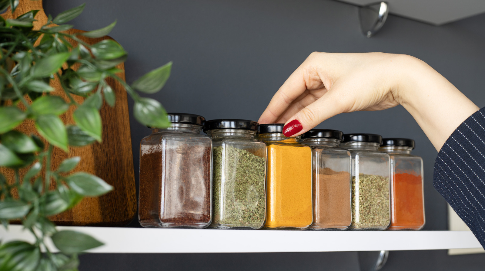 عندما تأخذ الكثير من الكركم ، هذا ما يحدث لأنبوبك