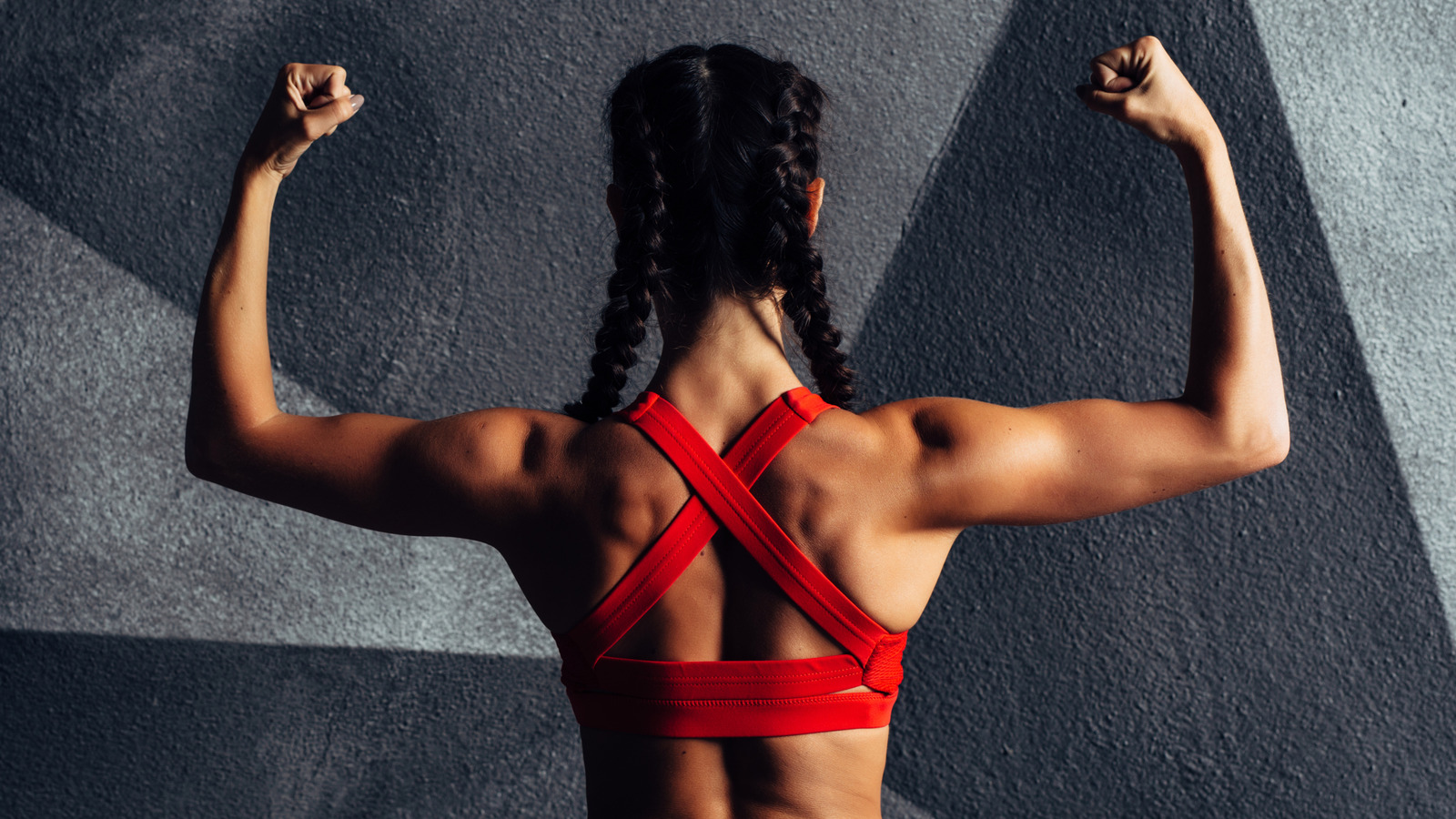 ما مقدار بروتين مصل اللبن إذا كنت ترغب في بناء العضلات؟ هذا ما نعرفه