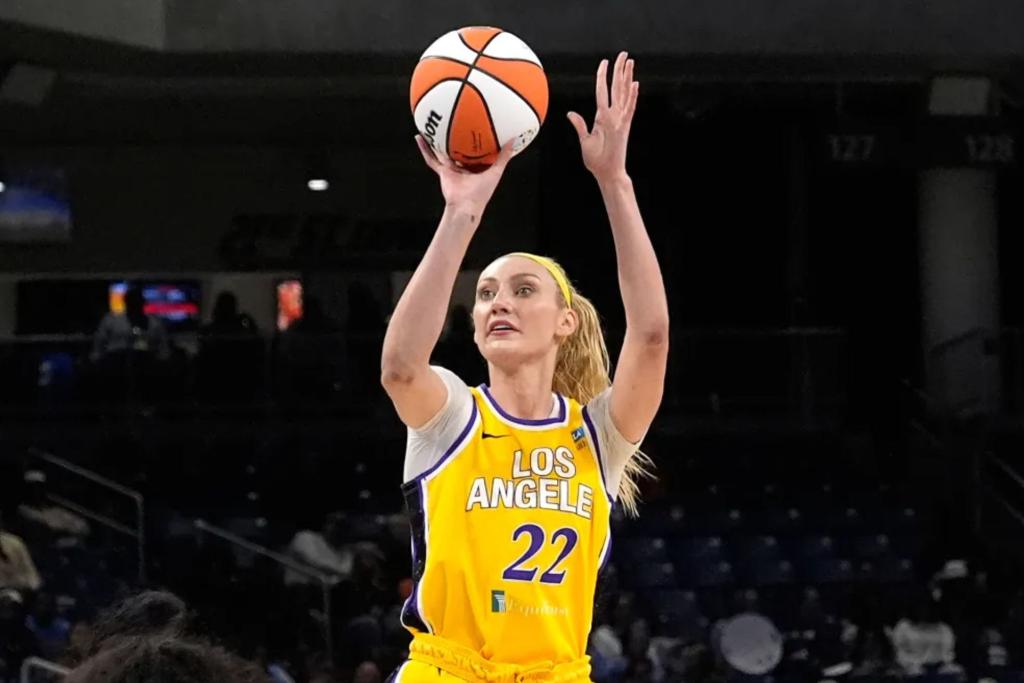 يعود كاميرون برينك إلى سباركس بعد عام واحد من الإصابة المدمرة