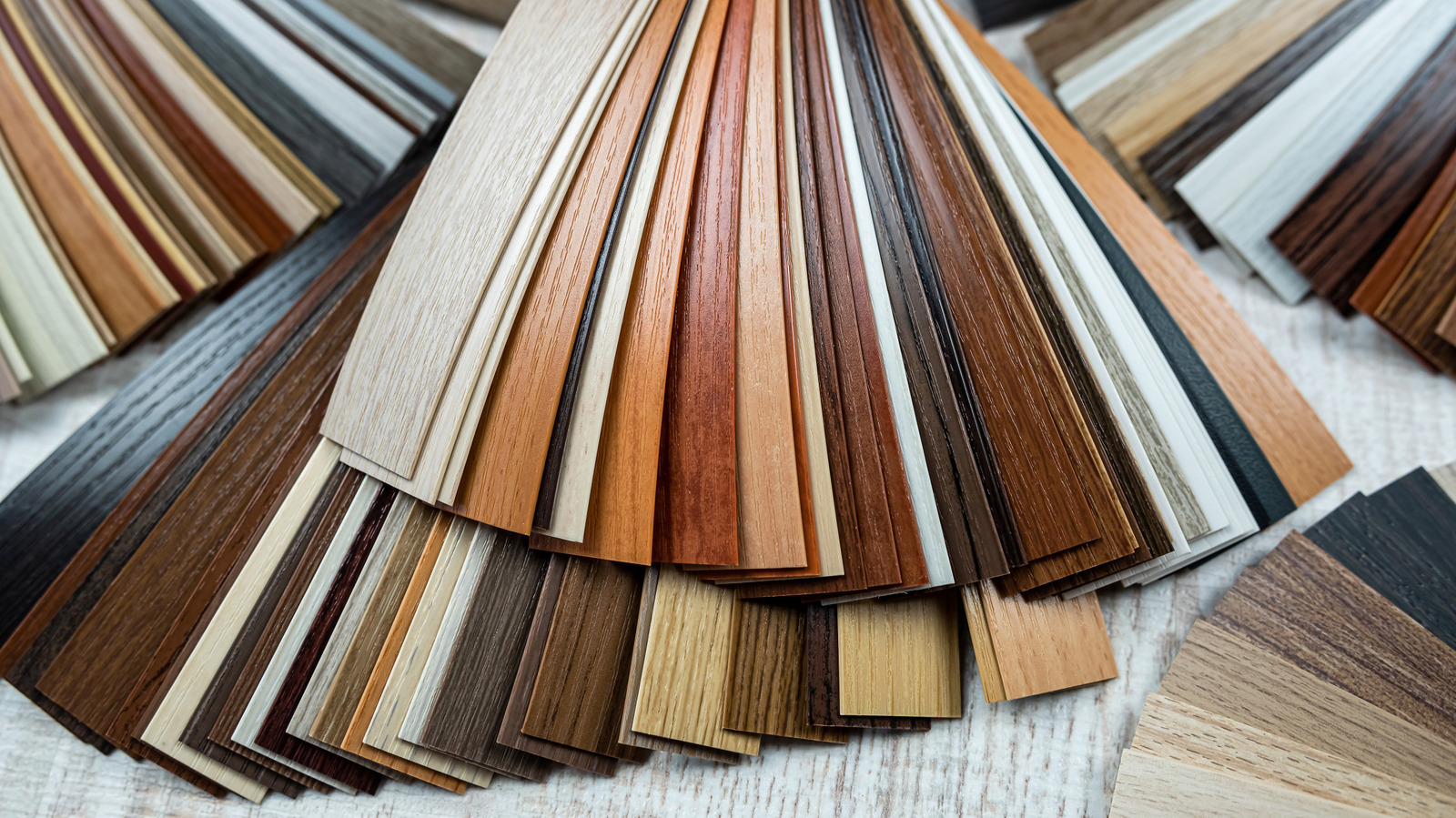 كيفية اختيار نوع التفاف الفينيل المناسب لترقية منزلك