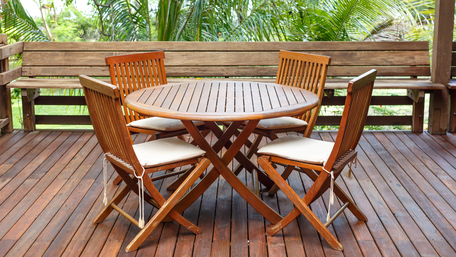 لماذا لا ينبغي أن تكون ايكيا محطتك الأولى لأثاث خشب الساج