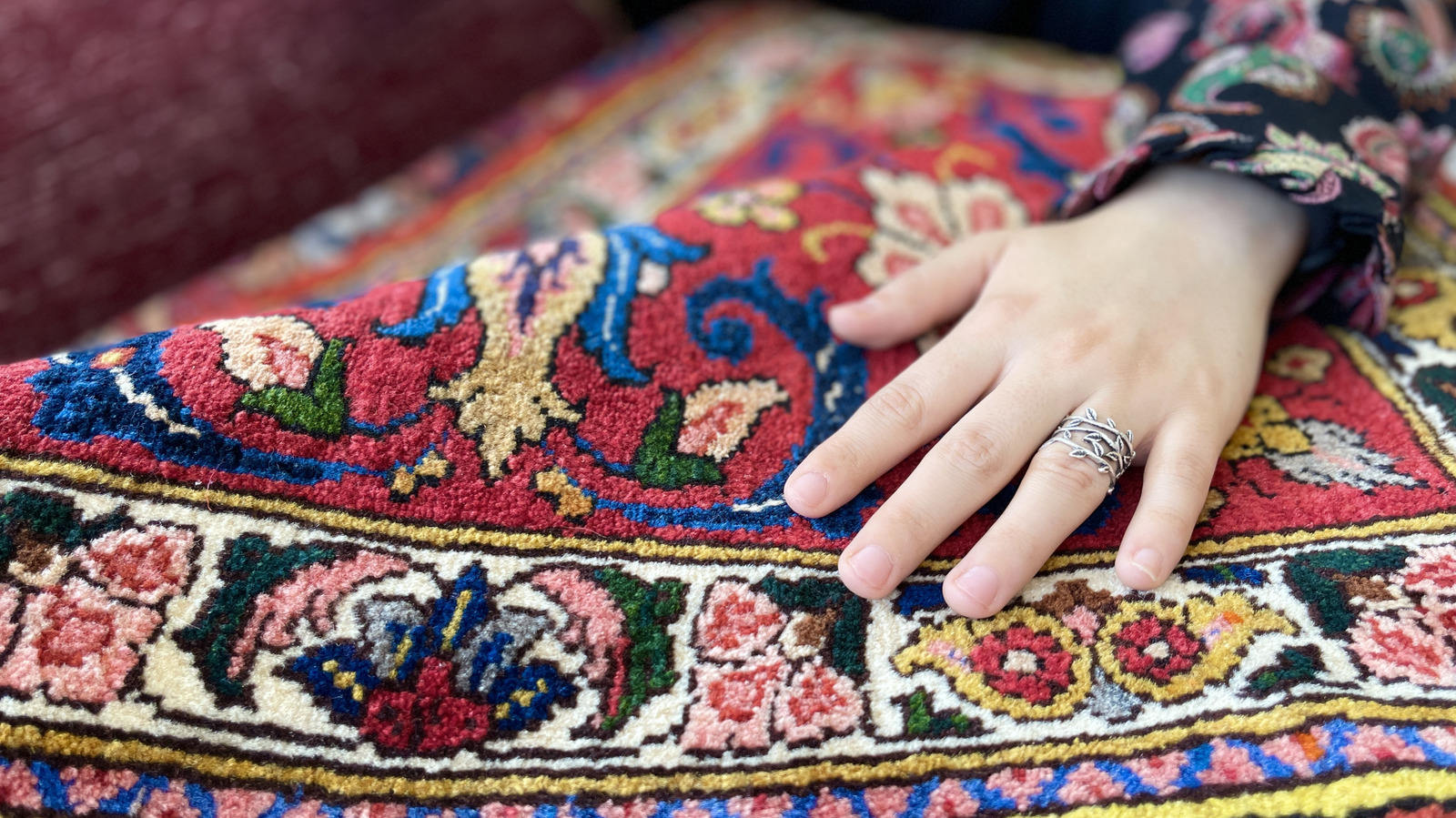 لماذا يتخلى الناس عن سجاد مجوهرات عفا عليها الزمن للبدائل الترابية