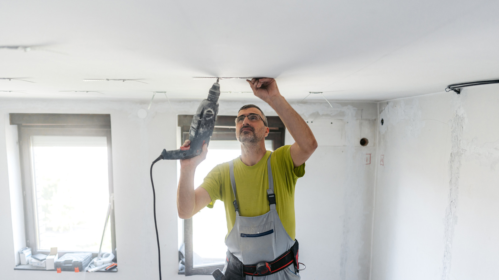 الجوانب الخفية للتستر على سقف الفشار بدلاً من إزالته