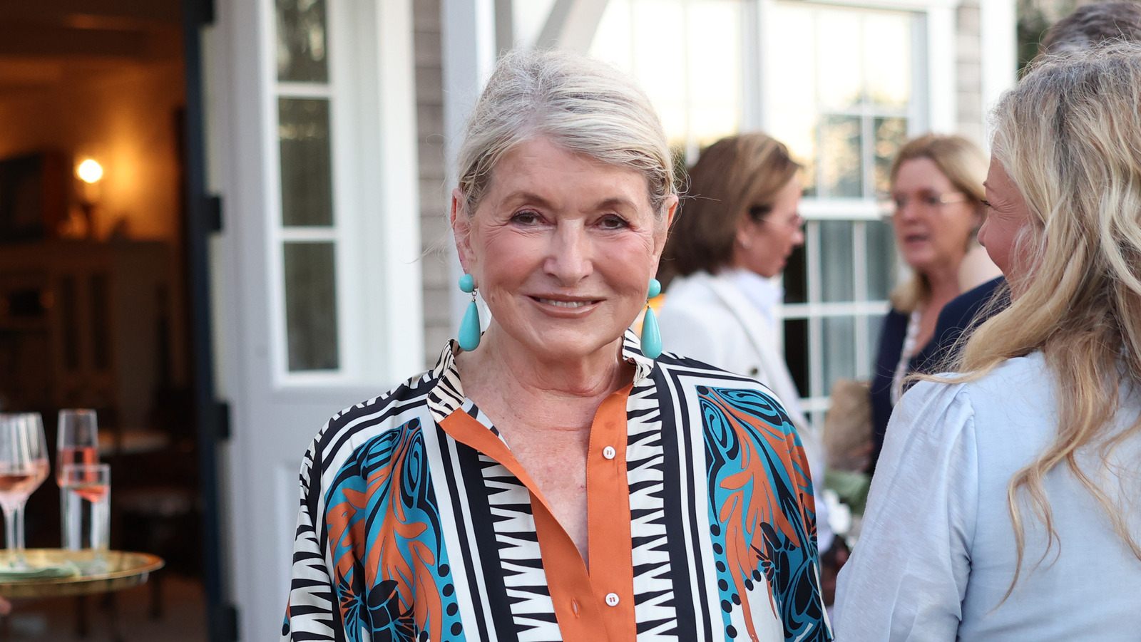 السقوط المعمر مارثا ستيوارت يحب الزراعة لصد الغزلان والسناجب