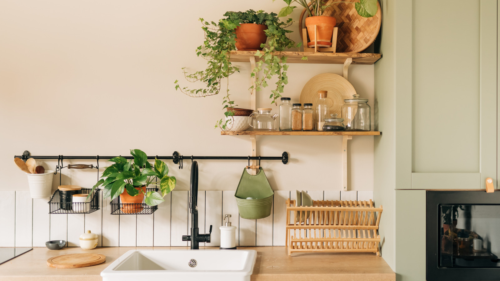 بديل packsplash الذي يمكن أن يضيف بسهولة شخصية إلى مطبخ ممل