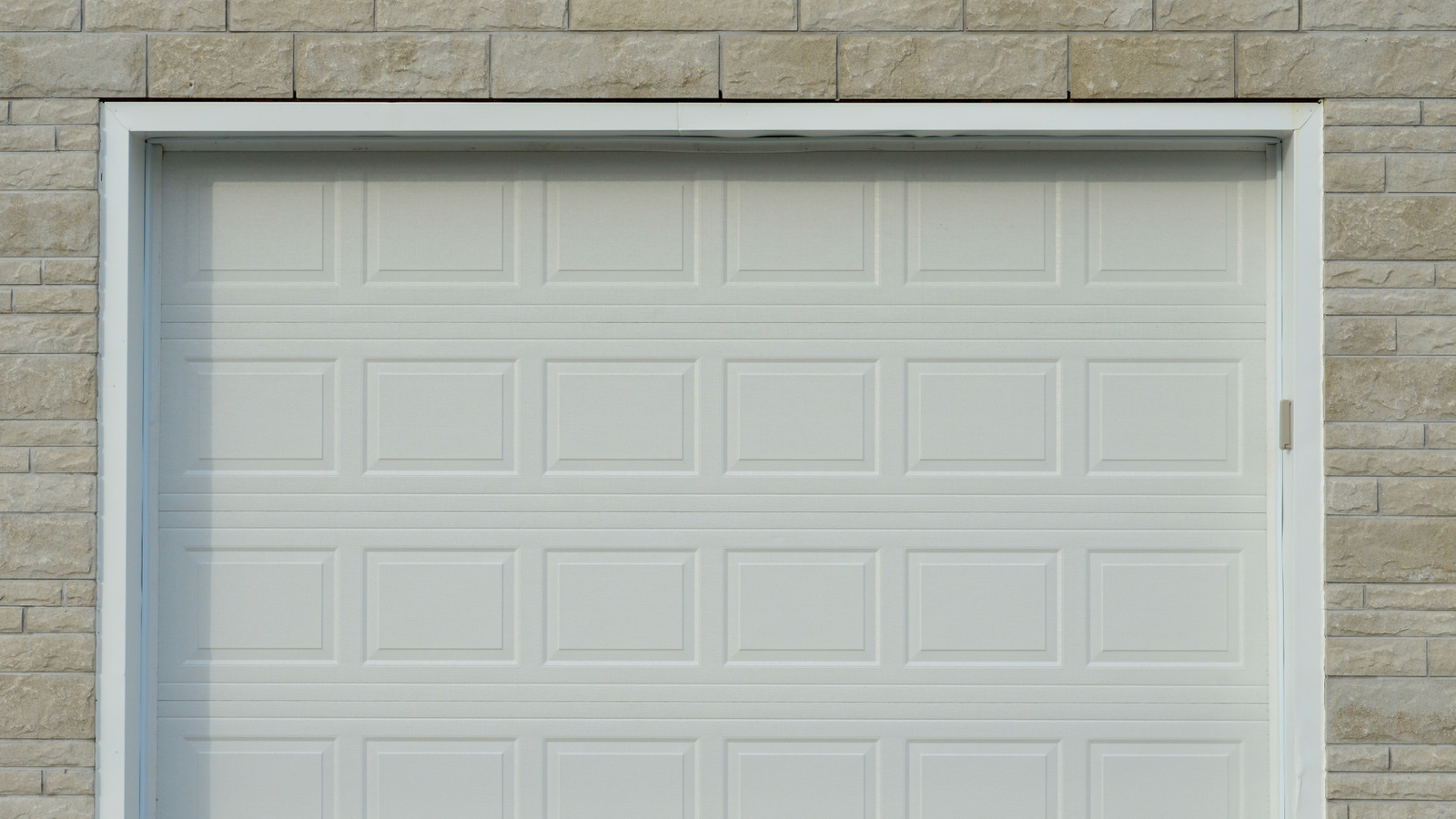 كيفية إصلاح مسار باب المرآب الخاص بك مع DIY بسيط