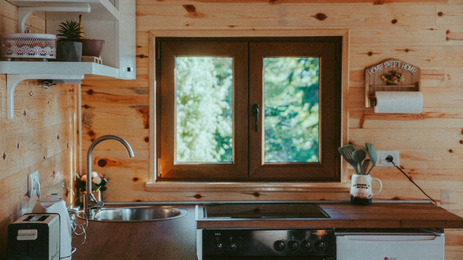 اعتني بمطبخك المغطى بألواح خشبية بحيث يستمر عبر العصور