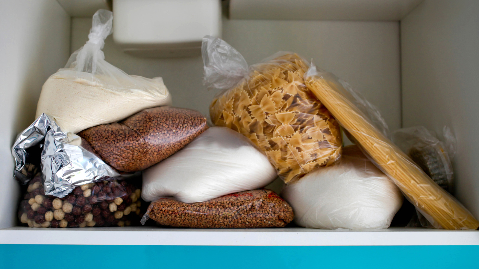 طريقة IKEA Hack السهلة والميسورة التكلفة التي تمنحك تخزينًا مخصصًا أنيقًا بتكلفة أقل