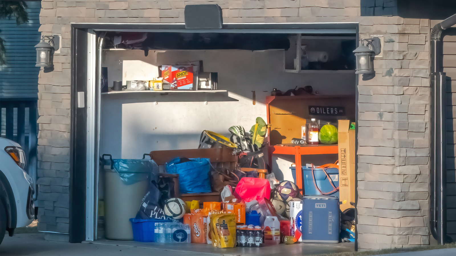 قم بتنظيم المرآب الخاص بك عن طريق رمي هذه الأشياء العشرة في الخريف