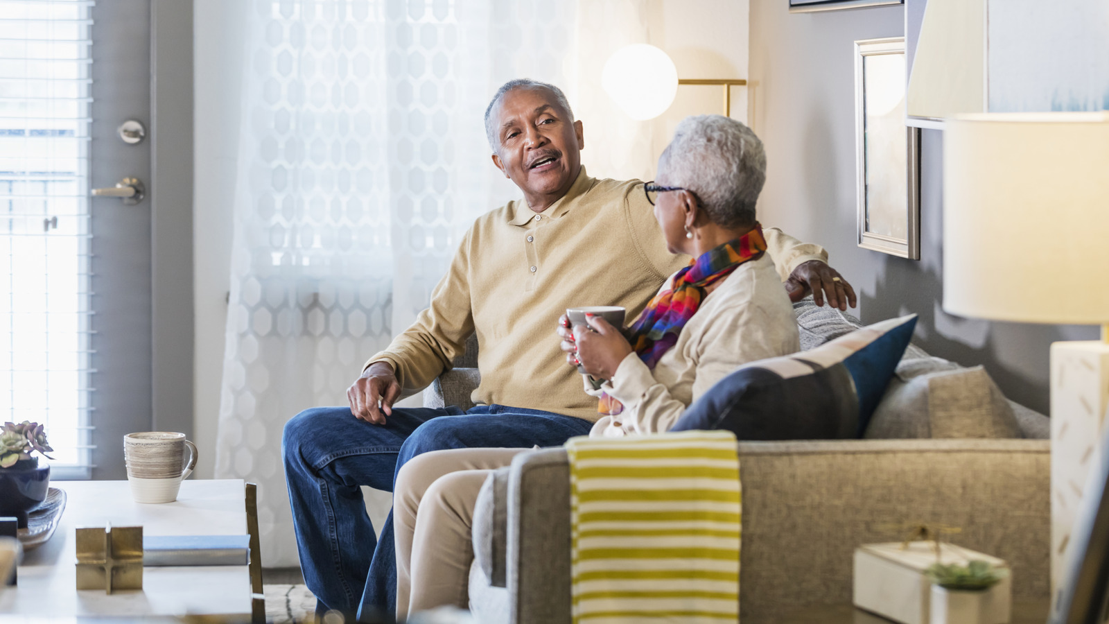 غرفة المعيشة الأساسية التي تقطع شوطا طويلا مع الأشخاص الذين ولدوا في الستينيات