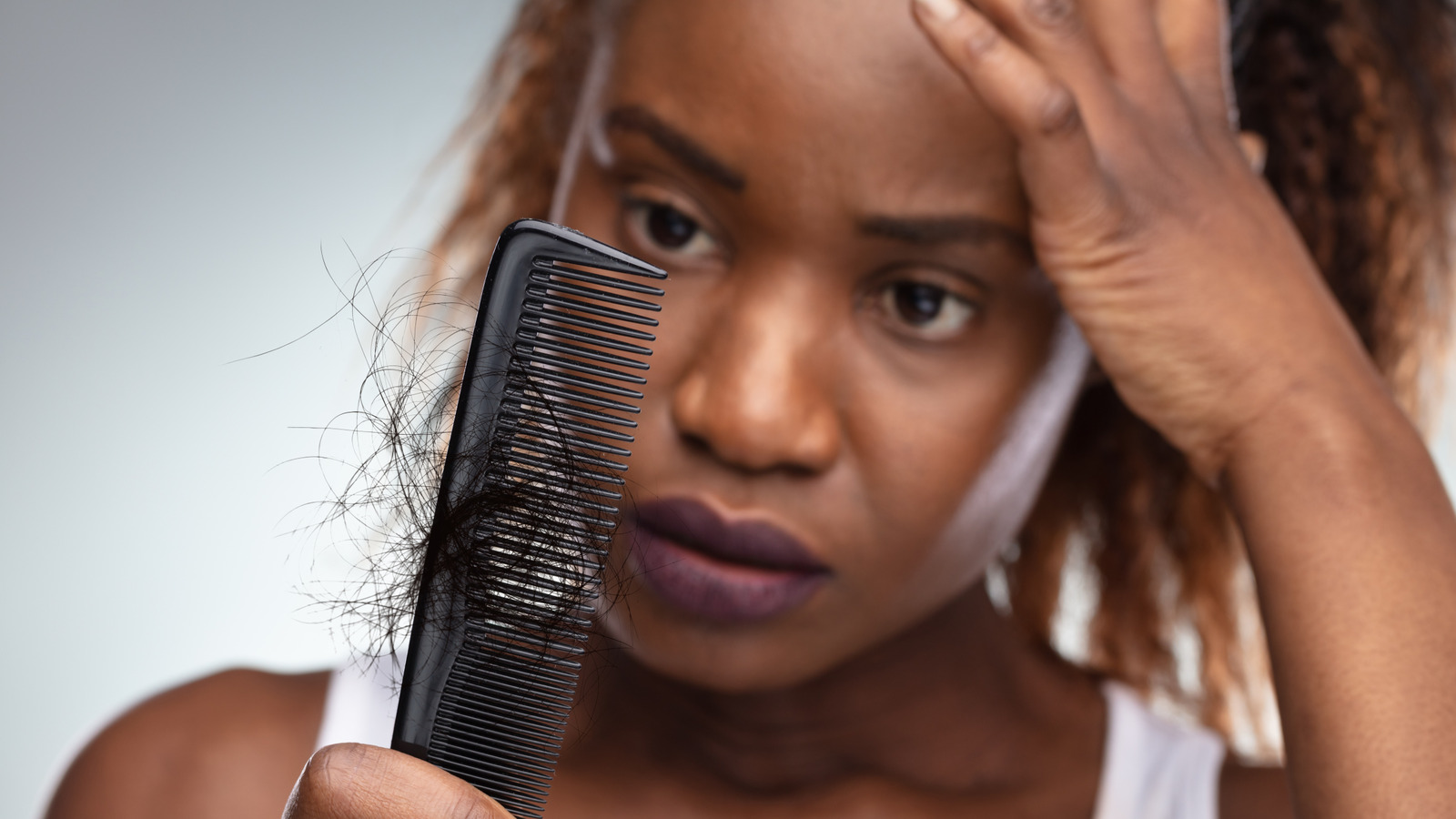 هل يمكن للسكتة الدماغية أن تسبب تساقط الشعر؟ إليك ما يجب معرفته