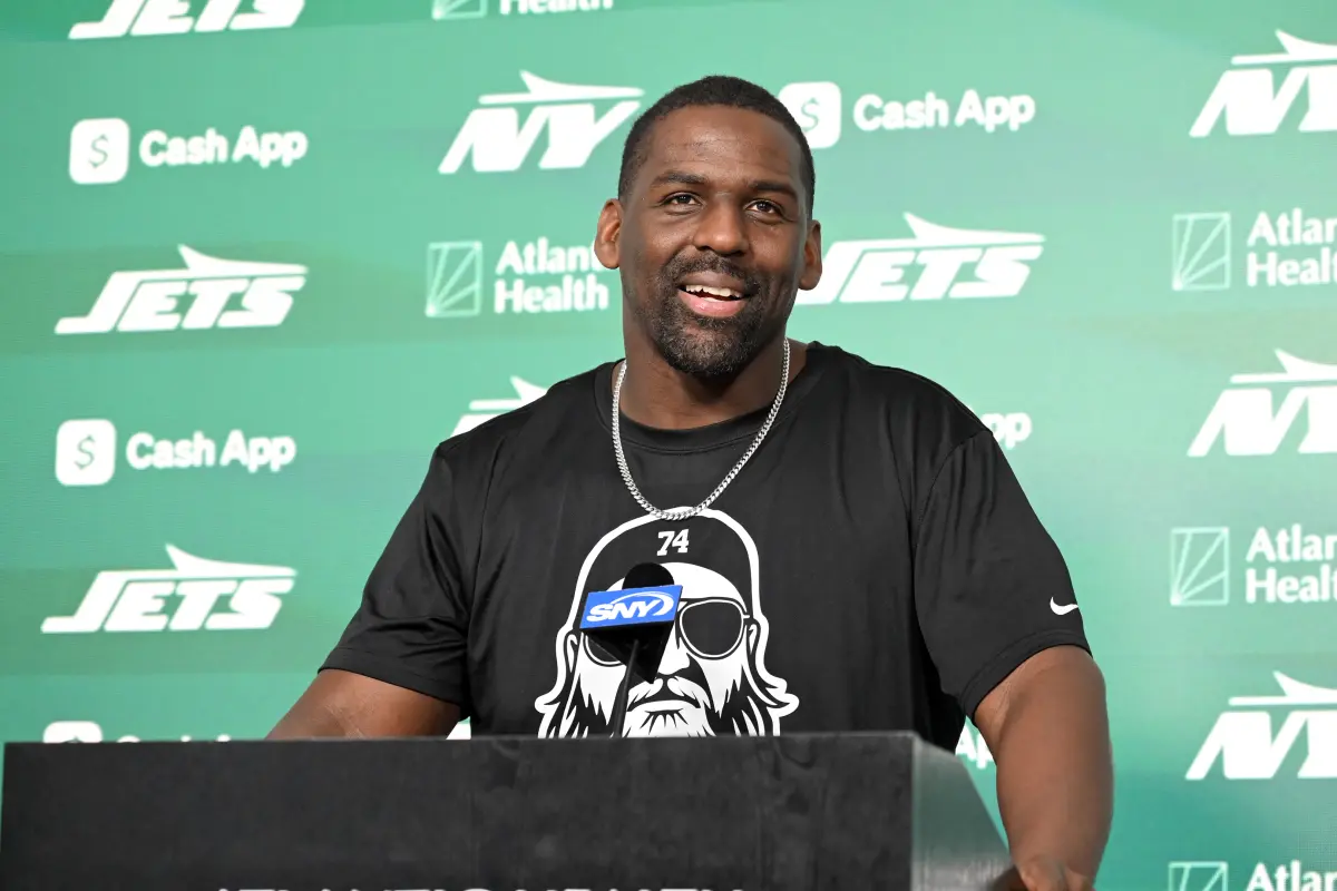 لقد أخذ آرون جلين الإيجابي من أول ظهور للمنسق الدفاعي لكريس هاريس