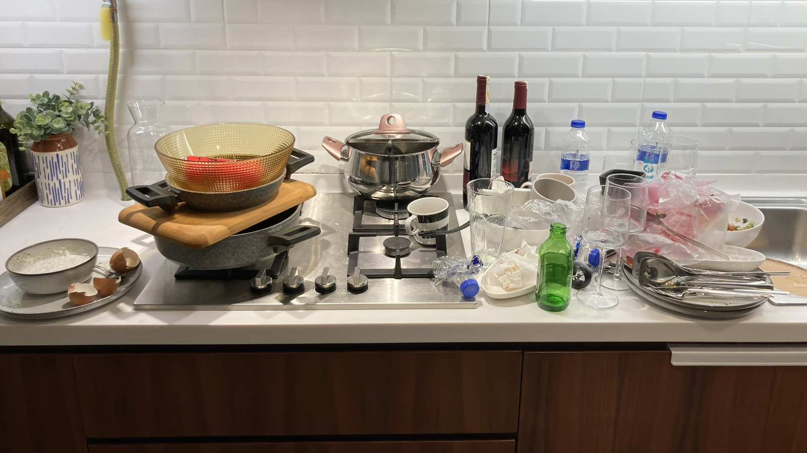 كيفية تركيب شلال القمامة على سطح العمل لتنظيف المطبخ بسهولة