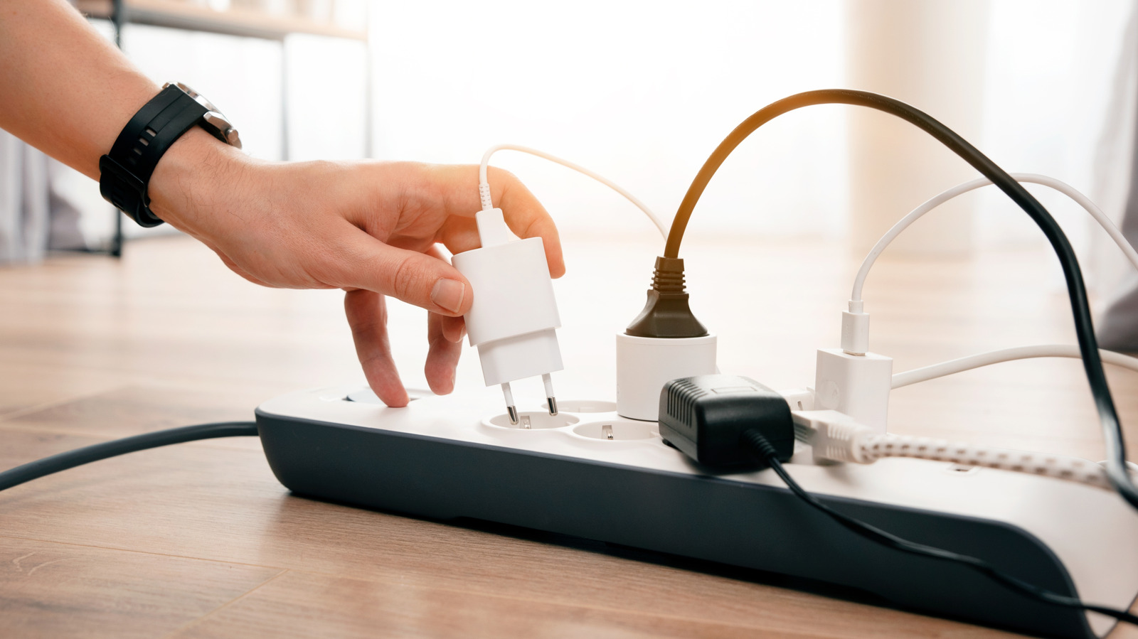 لا تقم أبدًا بتوصيل هذا الجهاز الشتوي الأساسي بمشترك الطاقة: سوف تندم عليه بشدة