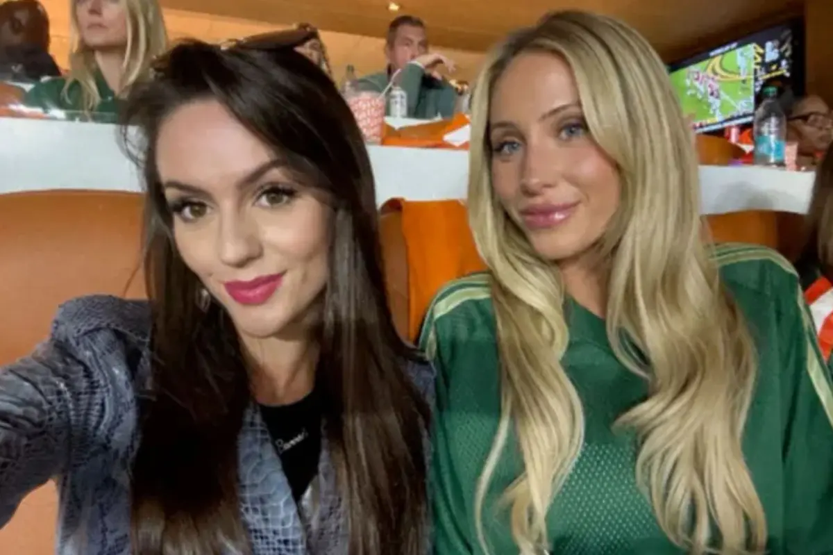 جوردون هدسون يتسكع مع أليكس إيرل أثناء ظهوره في مباراة البطولة الوطنية