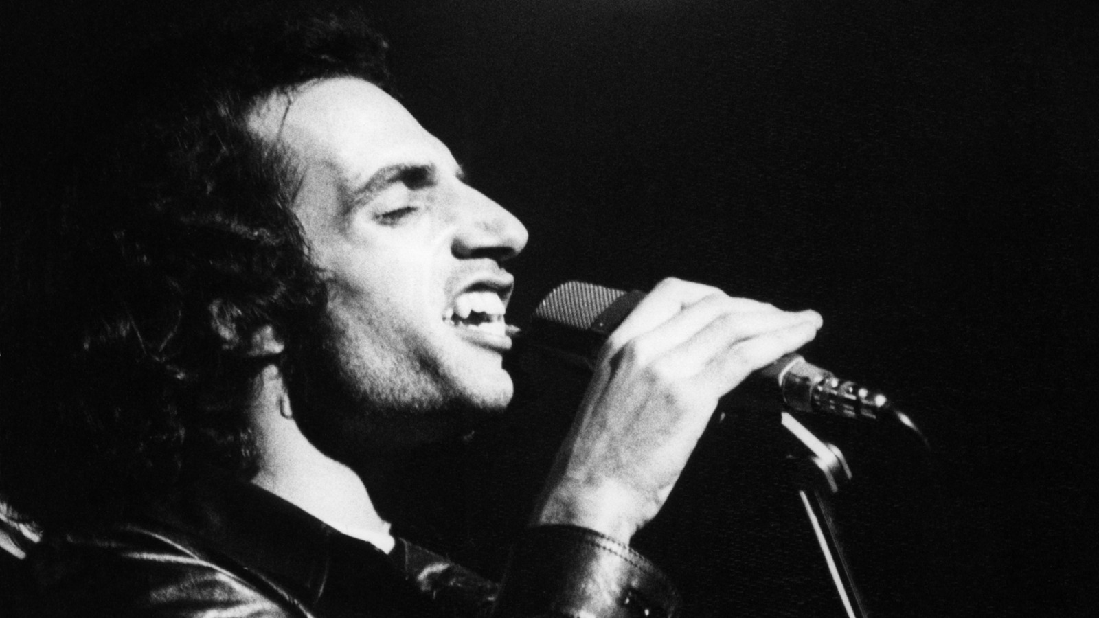 5 أغاني روك من عام 1974 تبدو أكثر روعة اليوم