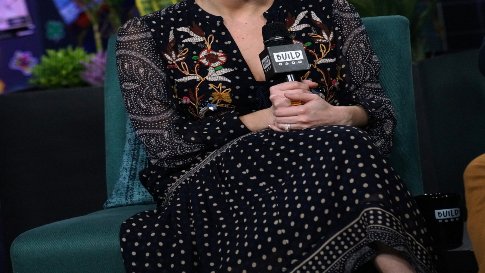 إيرين نابير تعالج عملية تجديد تاريخية بلون طلاء مذهل