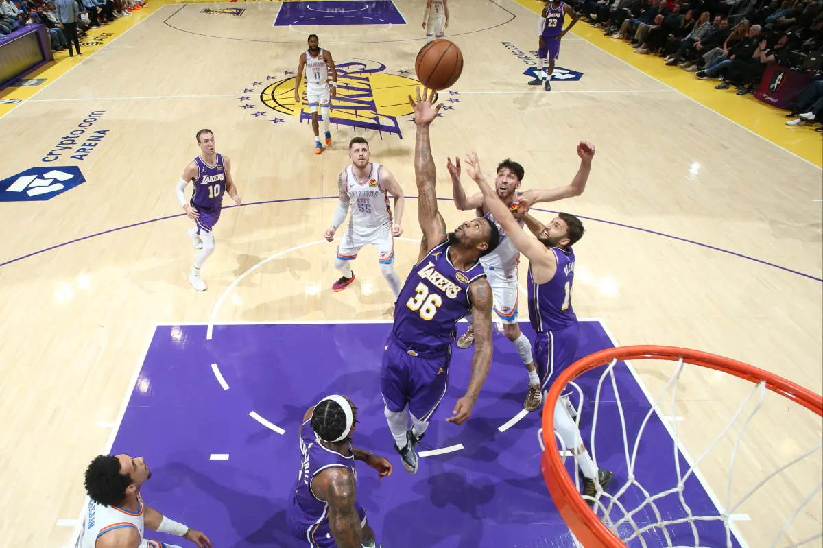 أدت مشاكل ليكرز المرتدة إلى تحديد نغمة الخسارة أمام الرعد