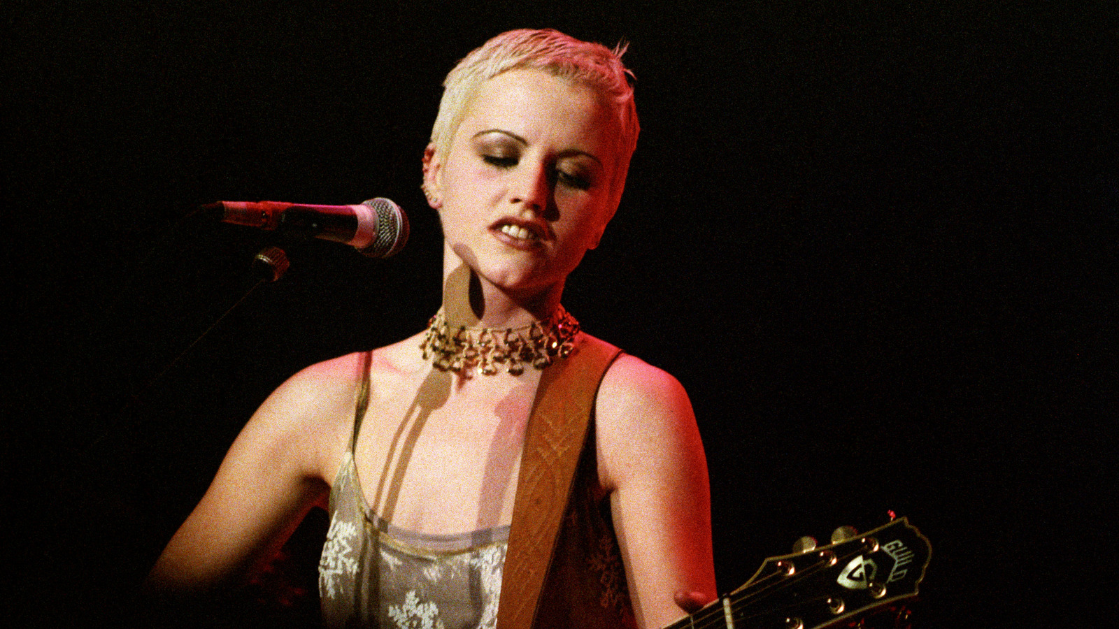 5 أغاني روك كلاسيكية من التسعينيات لا يبدو عمرها 30 عامًا