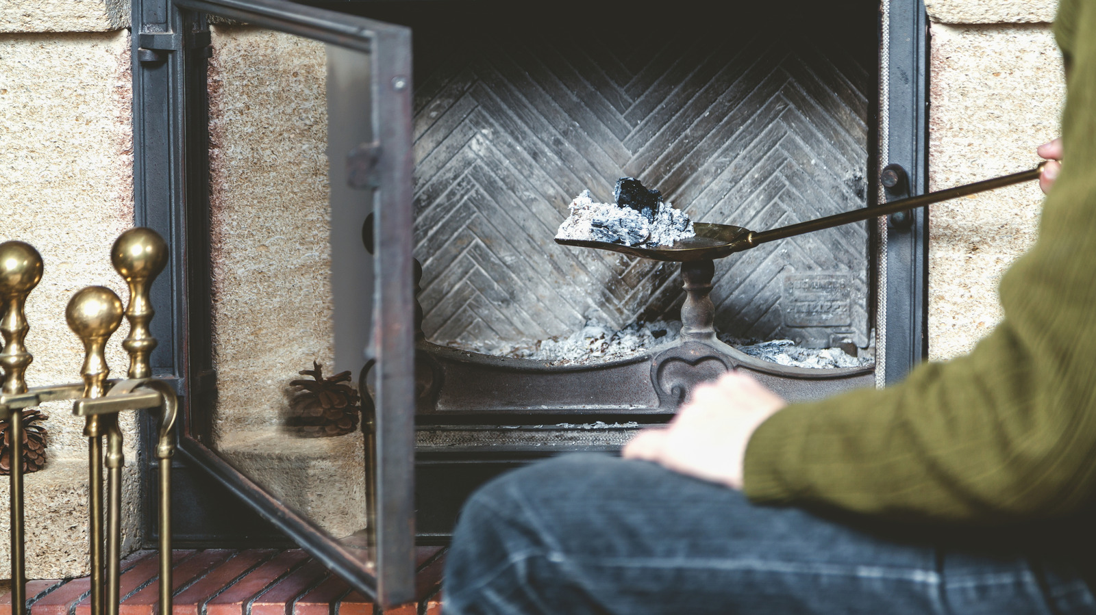 8 روائح كريهة يمكنك التخلص منها باستخدام رماد الموقد