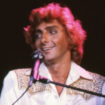 أغنية Barry Manilow الناجحة عام 1975 لها علاقة غير معروفة بـ Beach Boys
