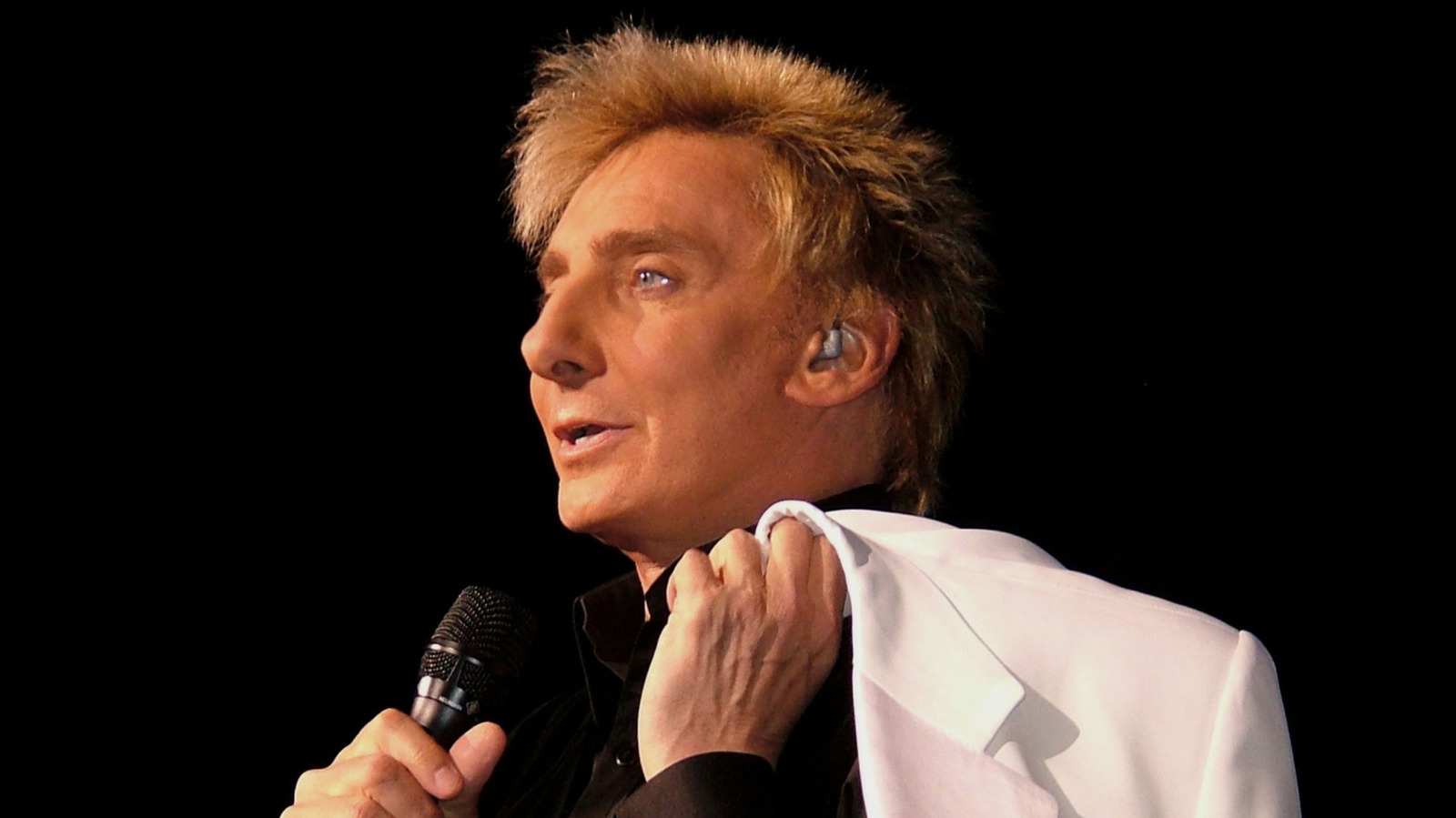 أفضل 5 أناشيد لفنانين كلاسيكيين (حتى أفضل من أغنية المزرعة الحكومية لباري مانيلو)