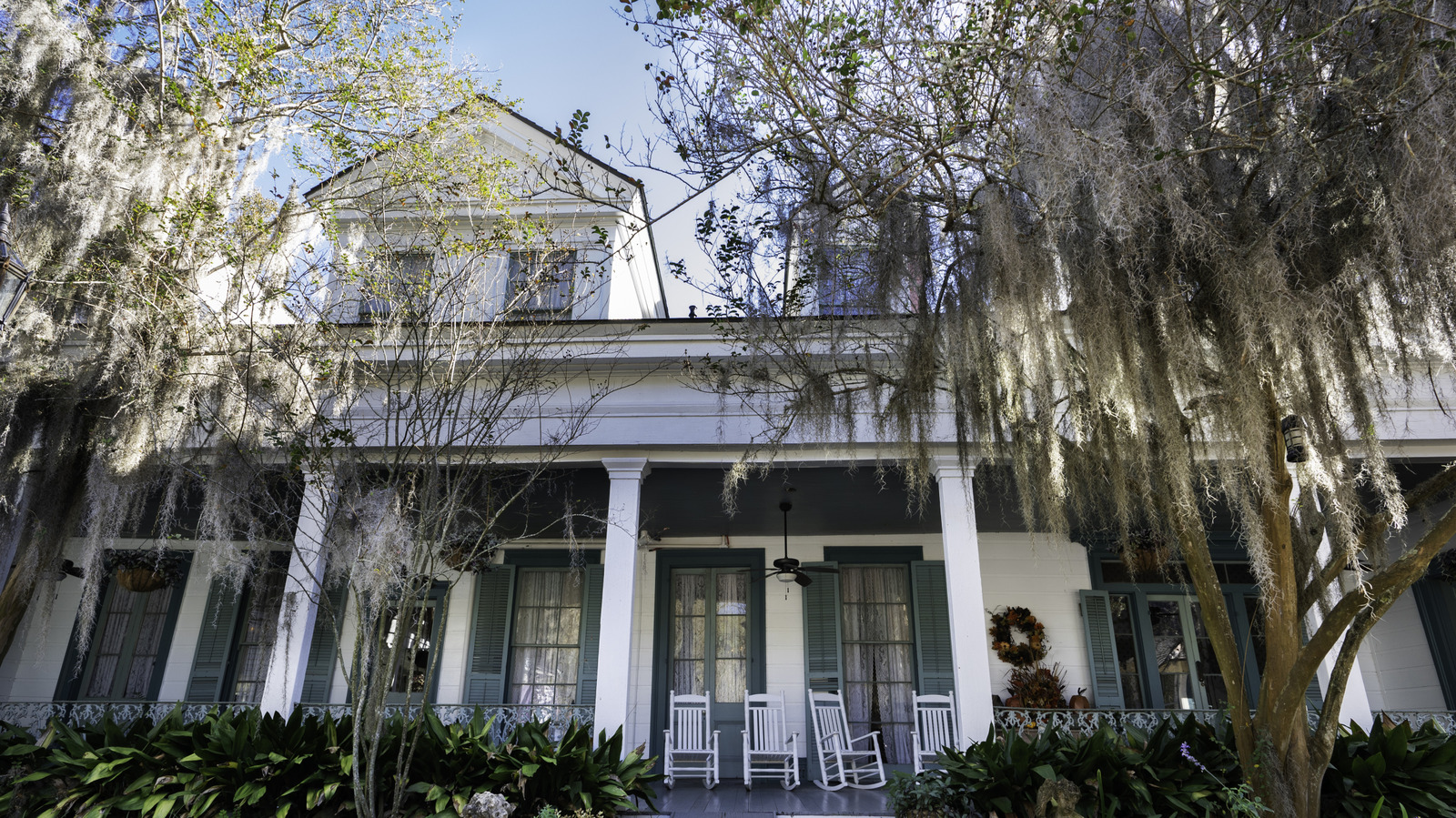 أنت بحاجة إلى معرفة ذلك قبل أن تقوم بإعادة تصميم حديقتك في منزلك التاريخي