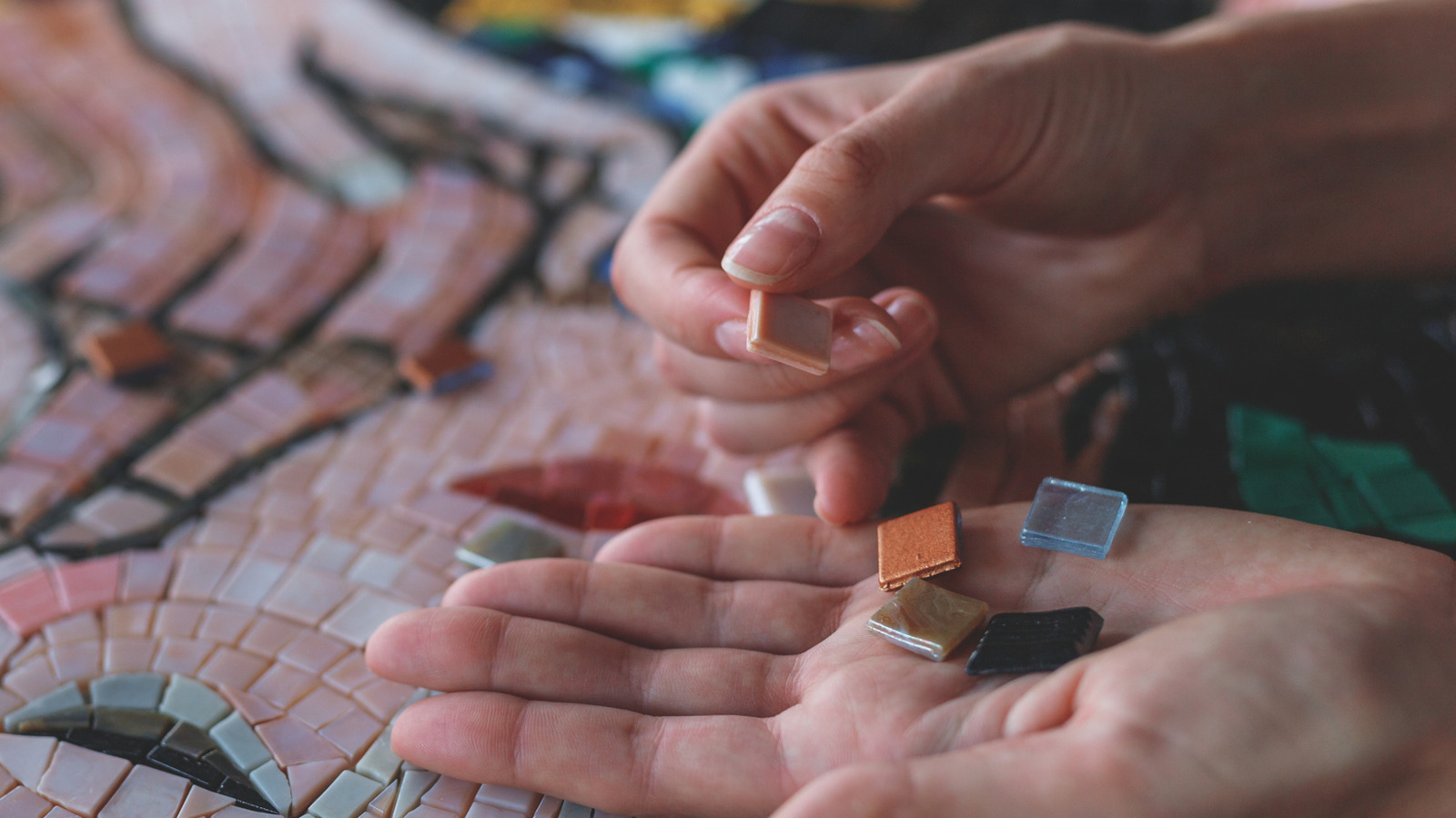 اصنع ديكورًا رائعًا لمنزلك باستخدام بلاط TikTok Creator الذي يمكنك صنعه بنفسك