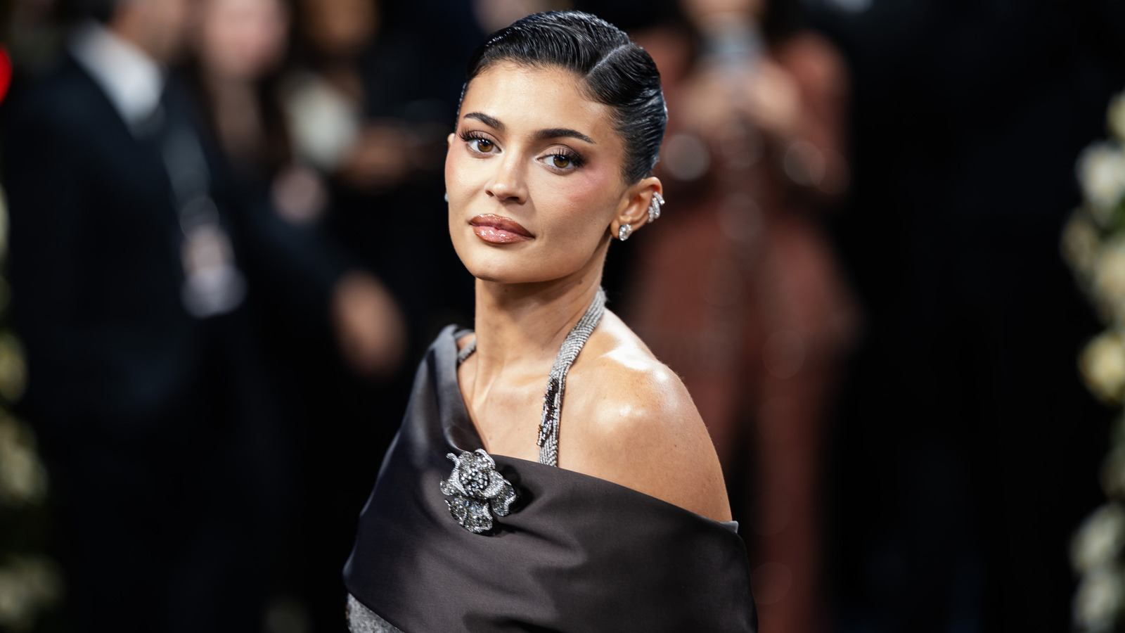 تعاني كايلي جينر من آلام مزمنة في الظهر وهي في الثامنة والعشرين من عمرها، وستصاب بها الأمهات في أي عمر