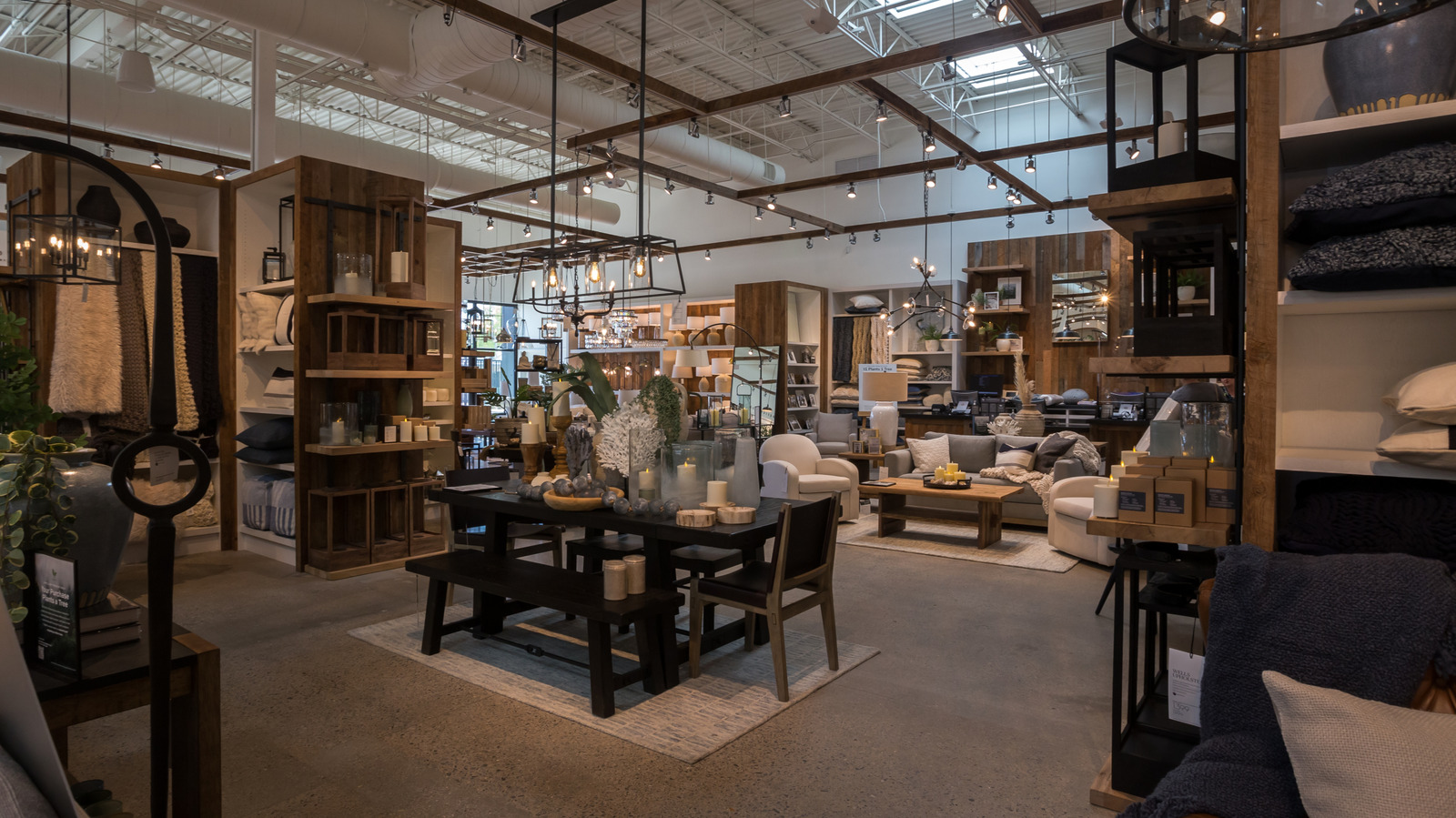 حوّل زجاج شجرة الدولار إلى حامل شموع أنيق يبدو وكأنه جاء من بوتري بارن