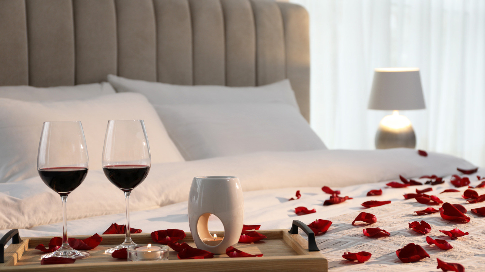 قم بتحويل كأس نبيذ شجرة الدولار إلى شمعة عيد الحب الرومانسية باستخدام DIY