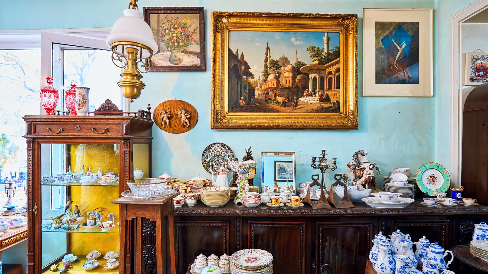 كيف تحصل على مظهر هذه القطعة العتيقة القيمة التي تضيف جمالاً تاريخيًا إلى منزلك