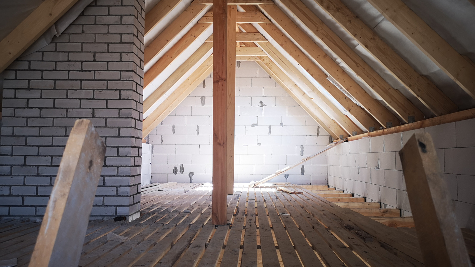 لماذا العلية الخاصة بك ساخنة جدًا وكيفية الحفاظ عليها باردة