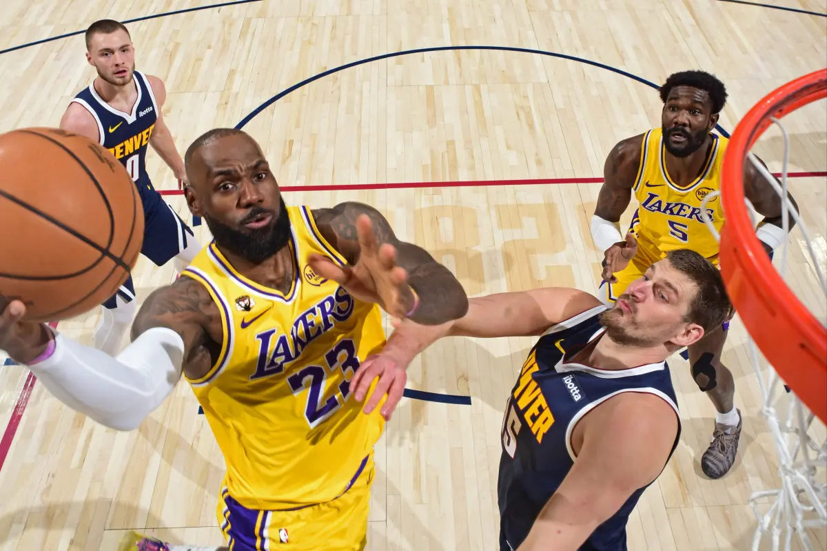 ليكرز يسقط أمام ناجتس في دنفر