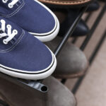 تحويل رف الأحذية القديم إلى حل مفيد لنباتات الحديقة