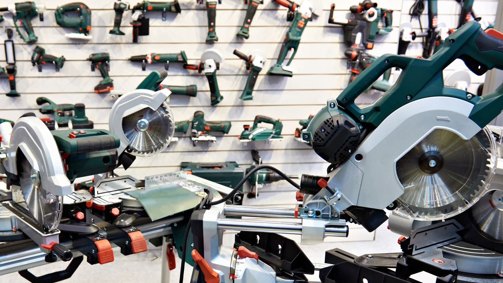 "قد تكون أداتي المفضلة الجديدة": المشترين يحبون منشار الشحن الدائري الجديد من New Harbour Freight