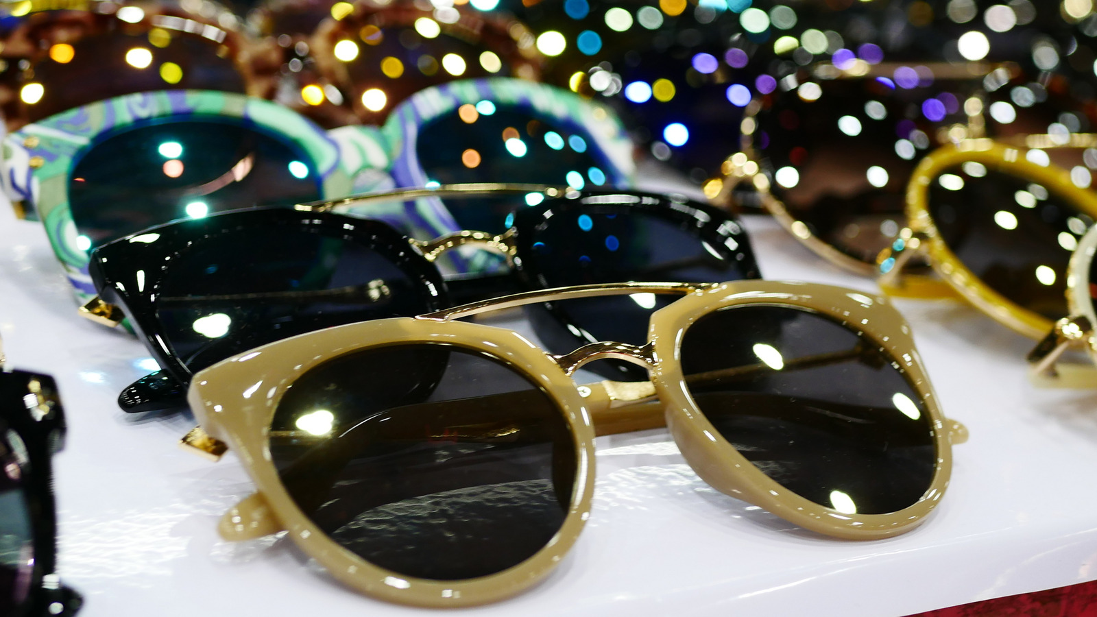 قم بتحويل شجرة الدولار هذه إلى مخزن نظارات شمسية موفر للمساحة