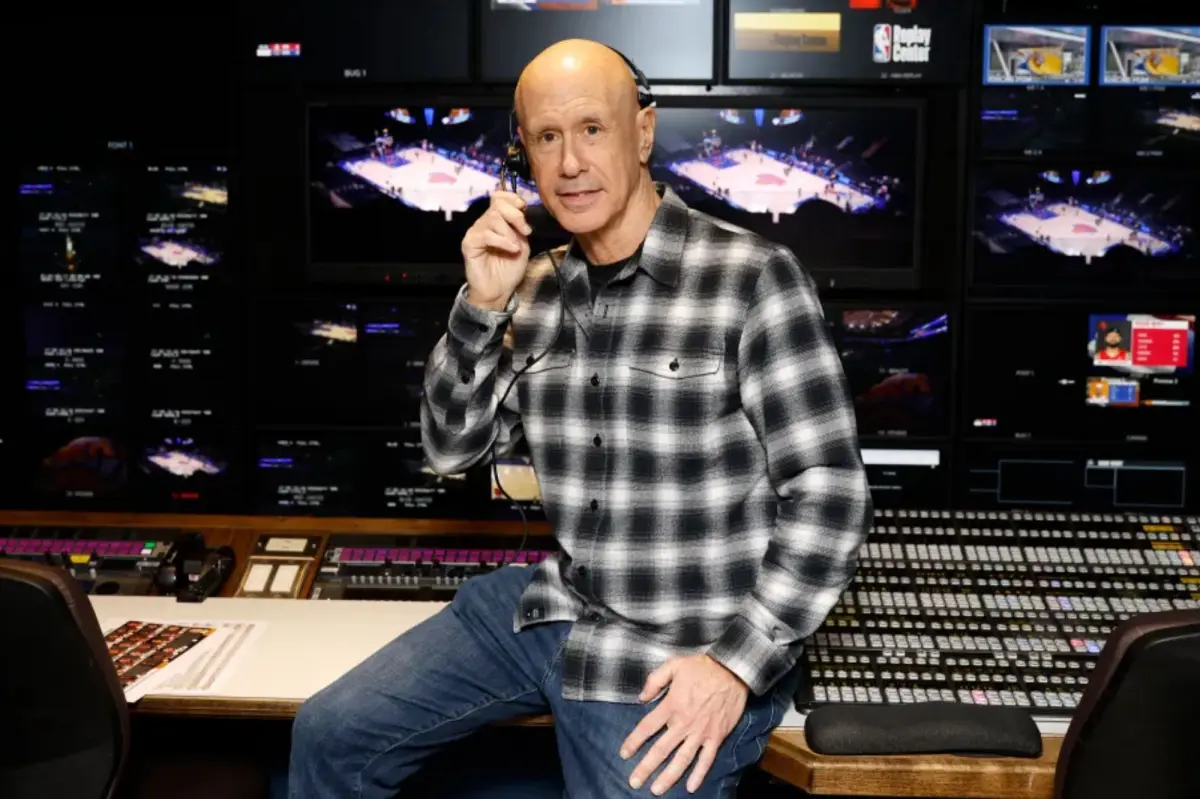 Howie Singer يغادر MSG بعد 44 عامًا من إخراج ألعاب نيكس