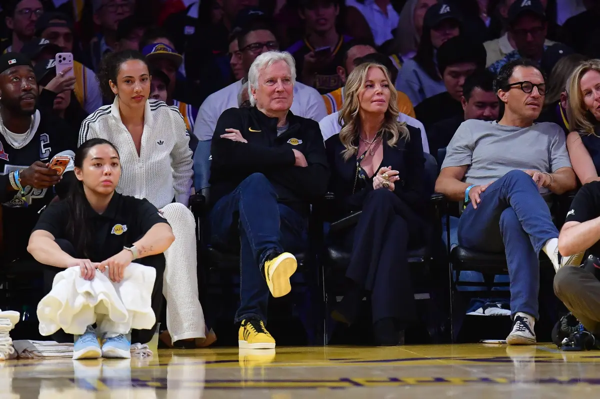 يعيّن فريق ليكرز رايان كانتور نائبًا لرئيس الشراكات العالمية