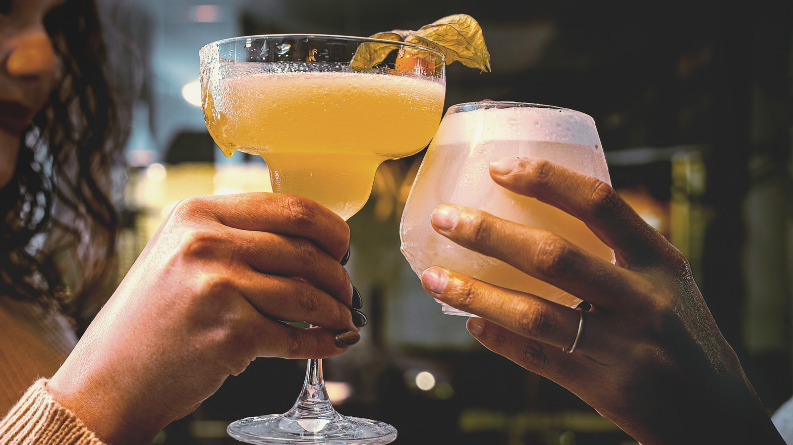 تحويل كوب المارجريتا على شكل شجرة دولار إلى سقاية طيور لطيفة