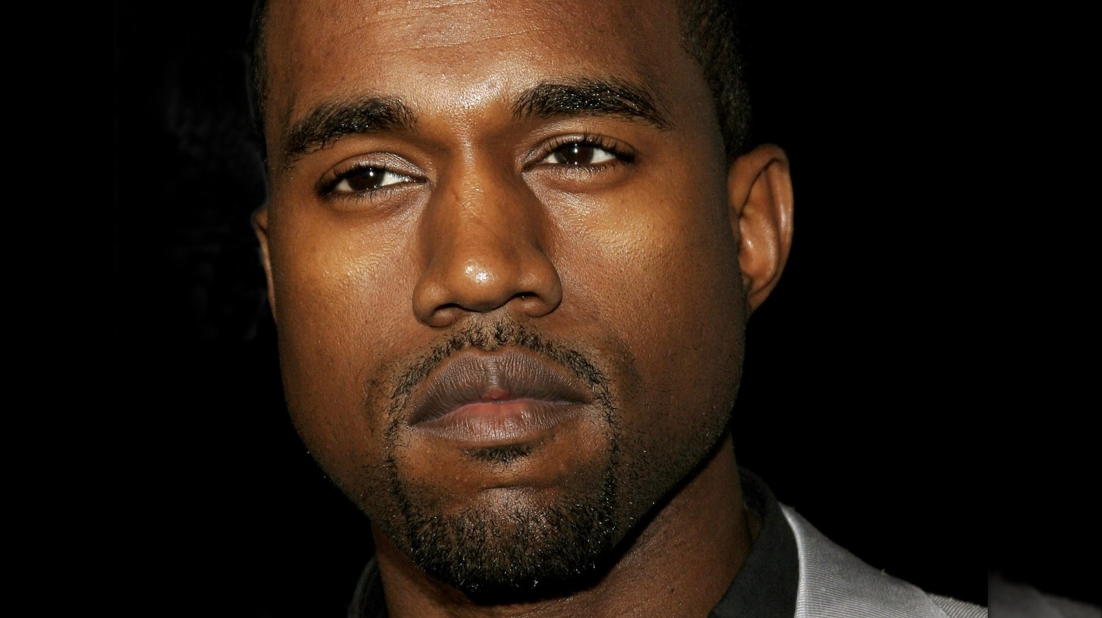 صور جنبًا إلى جنب للنجوم الذين خضعوا لجراحة الفك