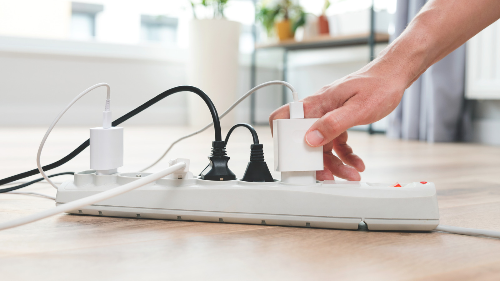 لا تستخدم أبدًا مشترك طاقة مزودًا بقابس ذكي - وإليك السبب