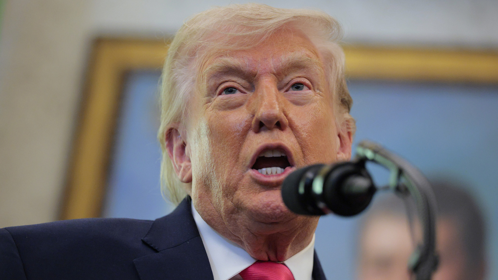 يبدو أن دونالد ترامب لم تتم تصفيته أكثر من أي وقت مضى. هل يمكن أن يكون من أعراض العلم الأحمر؟