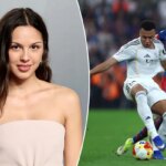 تم الكشف عن قميص أوليفيا رودريجو × نادي برشلونة لمباراة الكلاسيكو ضد ريال مدريد في 10 مايو