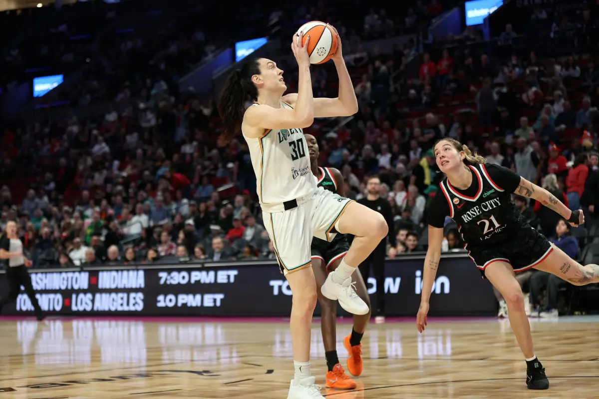 تفي Breanna Stewart بوعدها بالحرية عندما تغلبت على Fire